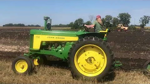 Oliver 88 John Deere B 720 730 4020 Plowing Hitterdal MN 2021