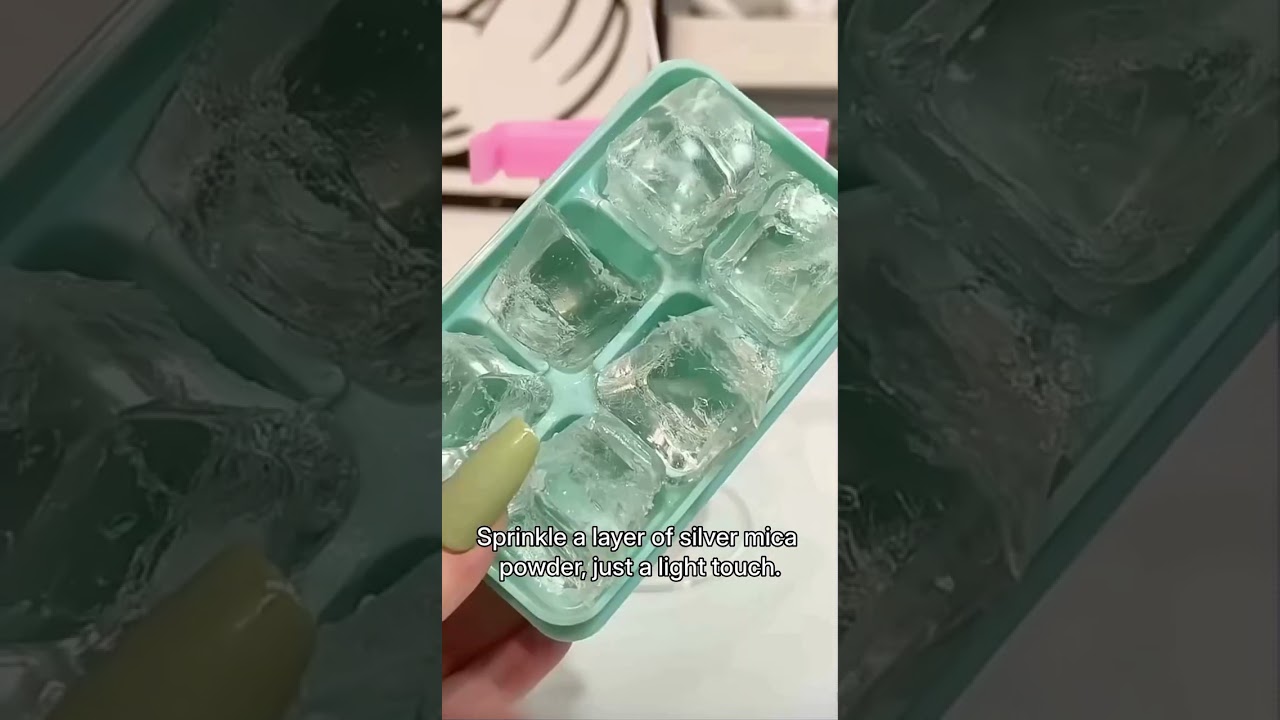 Let's play with jelly wax today. It's plump and elastic. 