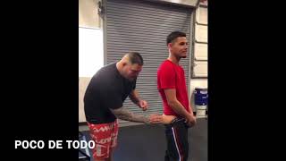 Andy Ruiz Injecting His Homie Andy Ruiz Inyectando A Su Compa