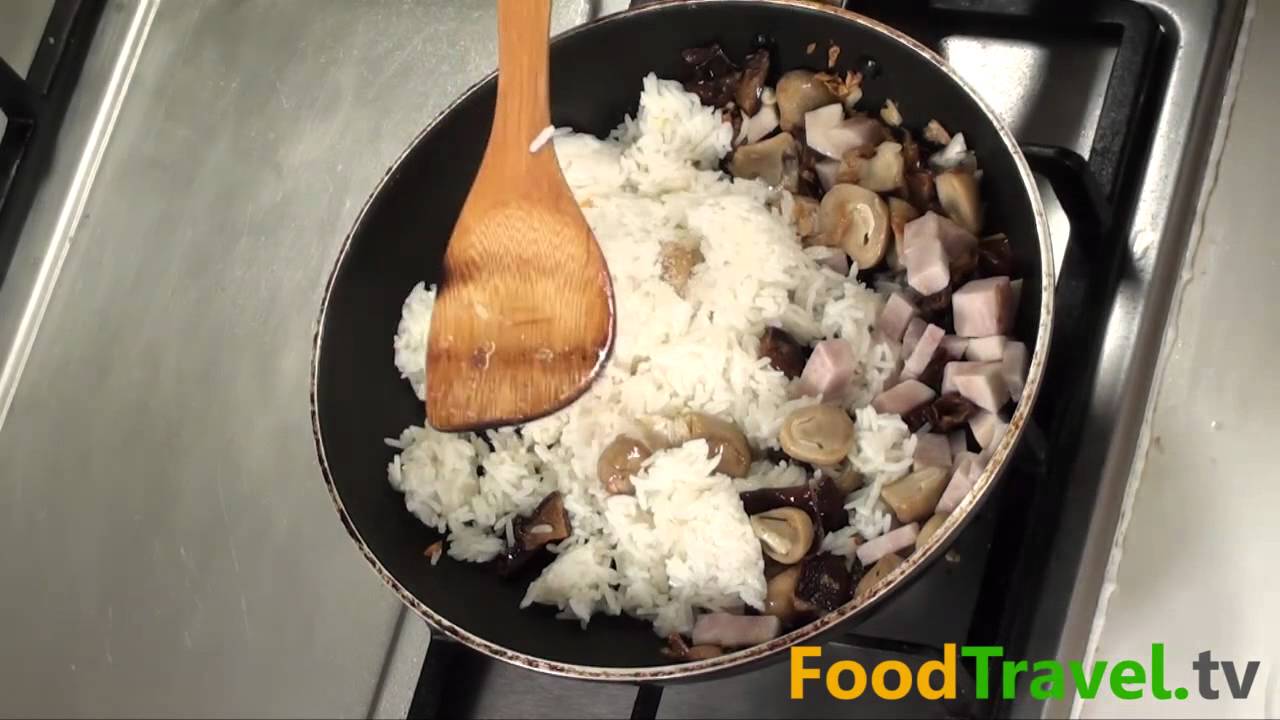 ข้าวอบหม้อดินเห็ดและเผือก
