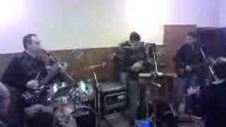 Video thumbnail of "Aurora Band - laku noć svirači.MP4"