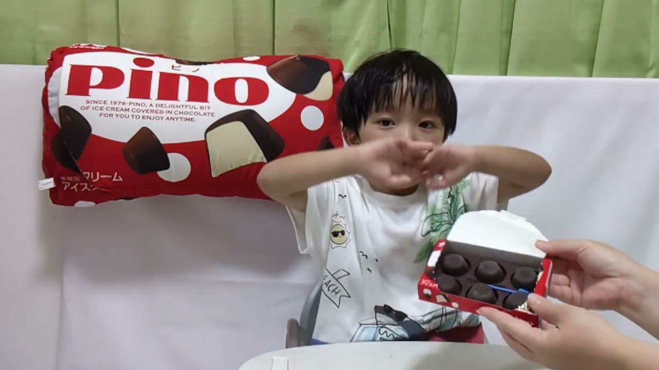 毎日のワクワク！ピノを開ける瞬間の幸せな表情！552日目！」＃ピノ