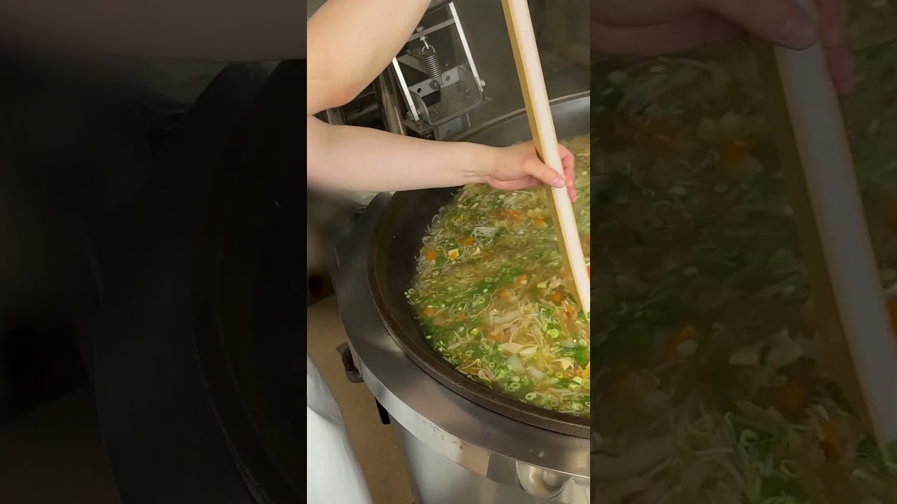 They Serve Themselves? $1.50 Japanese Elementary School Lunch in Osaka