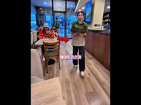 그는 이미 잘린 케이크를 보고 불만을 가졌어요. thumbnail