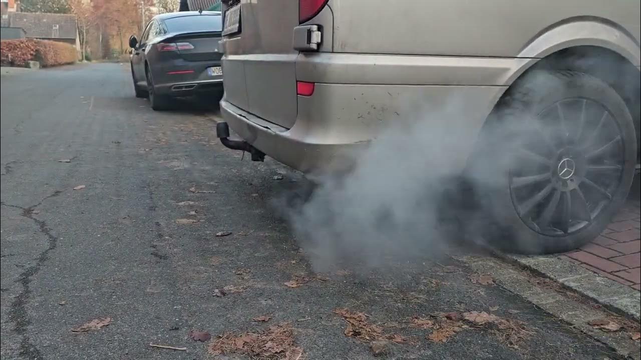 Vito W639 120 CDI qualmt aus Auspuff und plötzlich nicht mehr (bei 56 Sek.) YouTube
