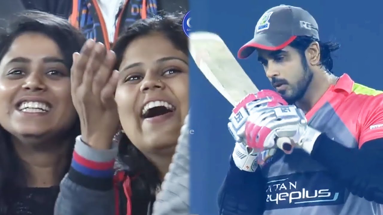 Kerala Strikers Fans Crazy Celebrations On Rajeev Pillai's Fantastic Shots | Target : 85