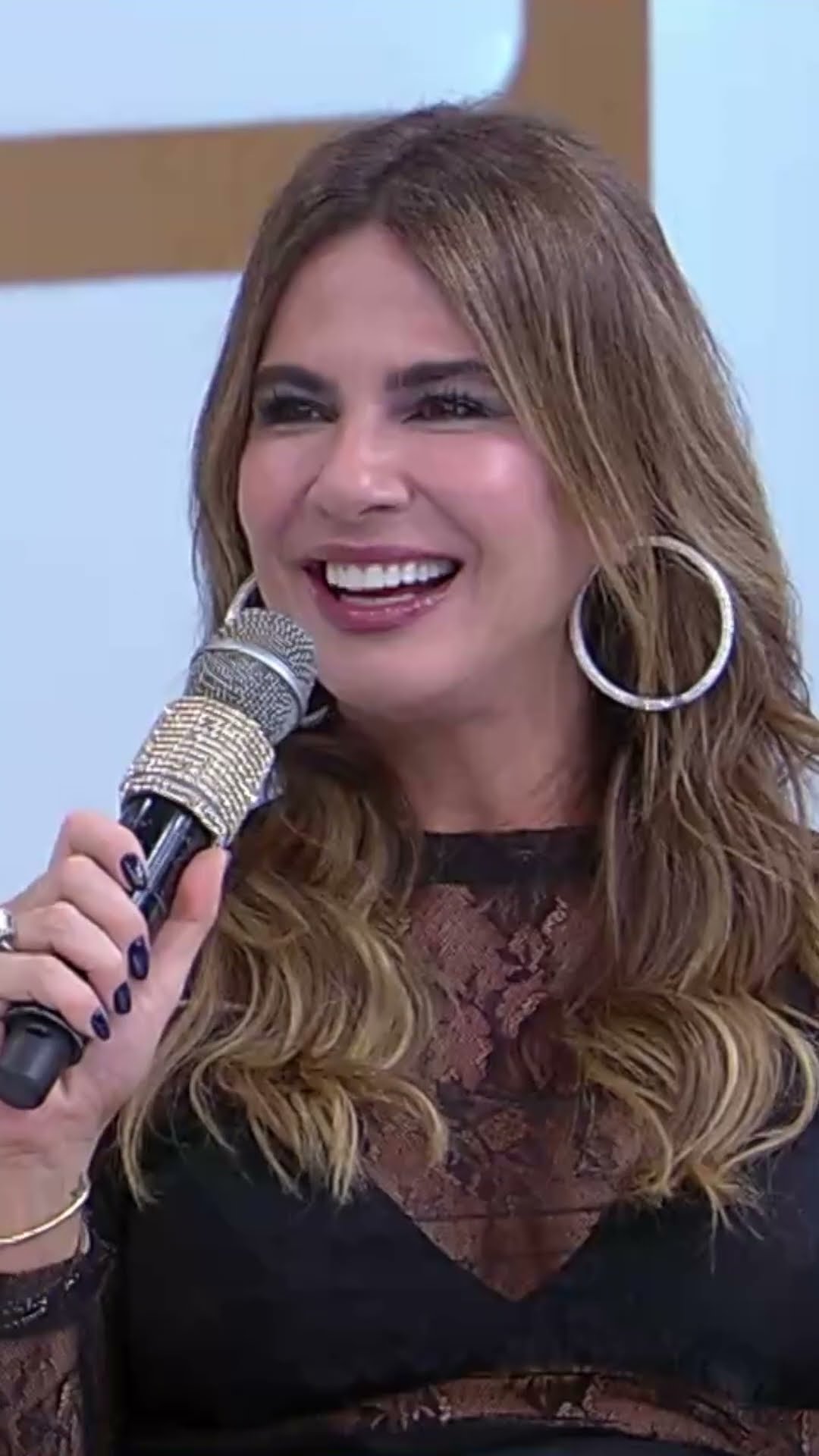 Esposa de “ex-Fazenda” revela que vetou pegação em reality: “Nem selinho”