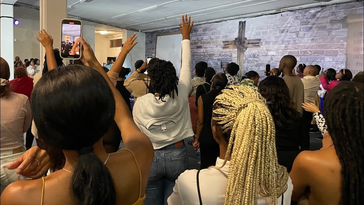 David-Dee Siyakhothama [We Bow Before You] feat @iamchurch_sa (Official Video)