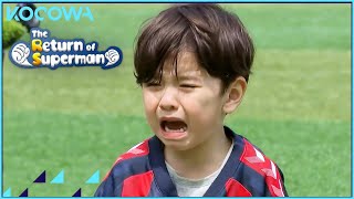 Jin Woo tries to get the ball from daddy but its a struggle l The Return of Superman Ep429 [ENG SUB] Resimi