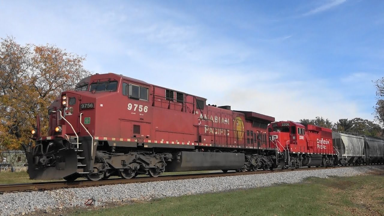 CP 9756 Leads a Freight, Davenport, IA 11/2/2024