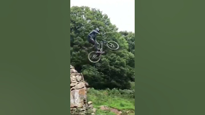 Massive jump at the end of Red Bull Hardline 2022. Not slow motion