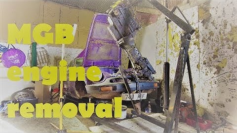 MGB Restoration PART 8 - Ham-fisted engine and gearbox removal!