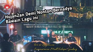 Hujan2an demi Nonton Bernadya bawain lagu ini - untungnya hidup harus tetap berjalan
