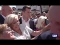 Marine Le Pen, al via la campagna elettorale tra contestazioni e selfie