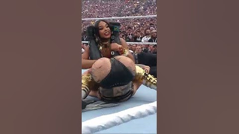 Iyo Sky is STILL your Women’s World Champion!!! 👏👏👏 #WrestleMania