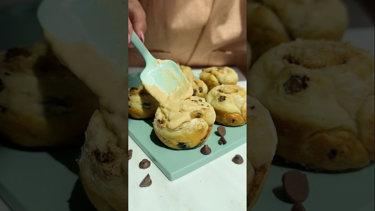 Peanut Butter Chocolate Chip Protein Cinnamon Rolls 
