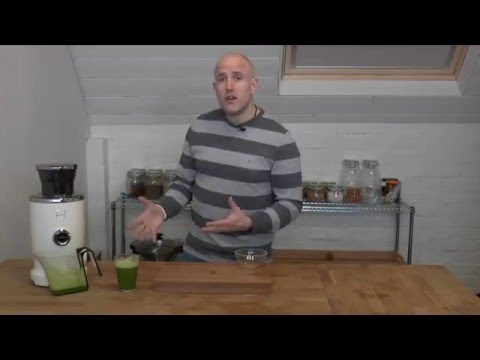 Juicer Review: Making Green Juice in the Novis Vita Juicer
