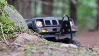 Imthatguy's Toyota Hilux in the Woods