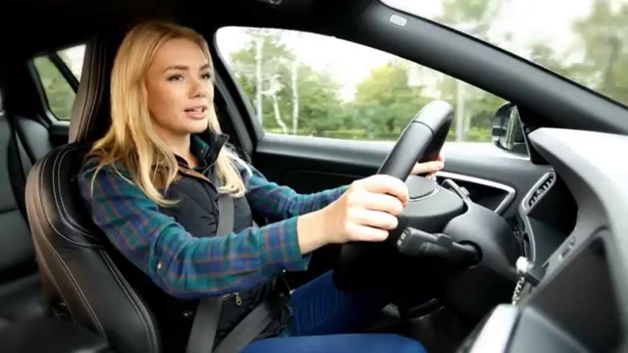 Летний тест драйв. Девушка за рулем Volvo.