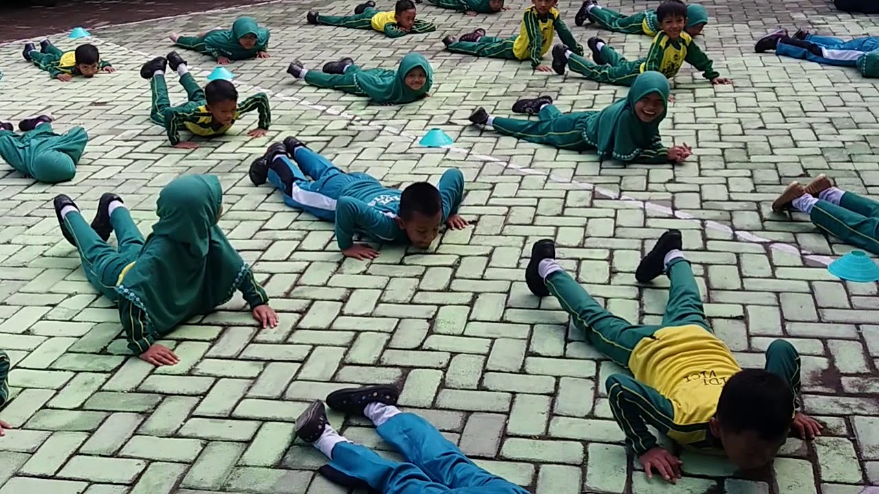 K13 PEMBELAJARAN GERAK BERTUMPU PADA TANGAN VARIASI 4