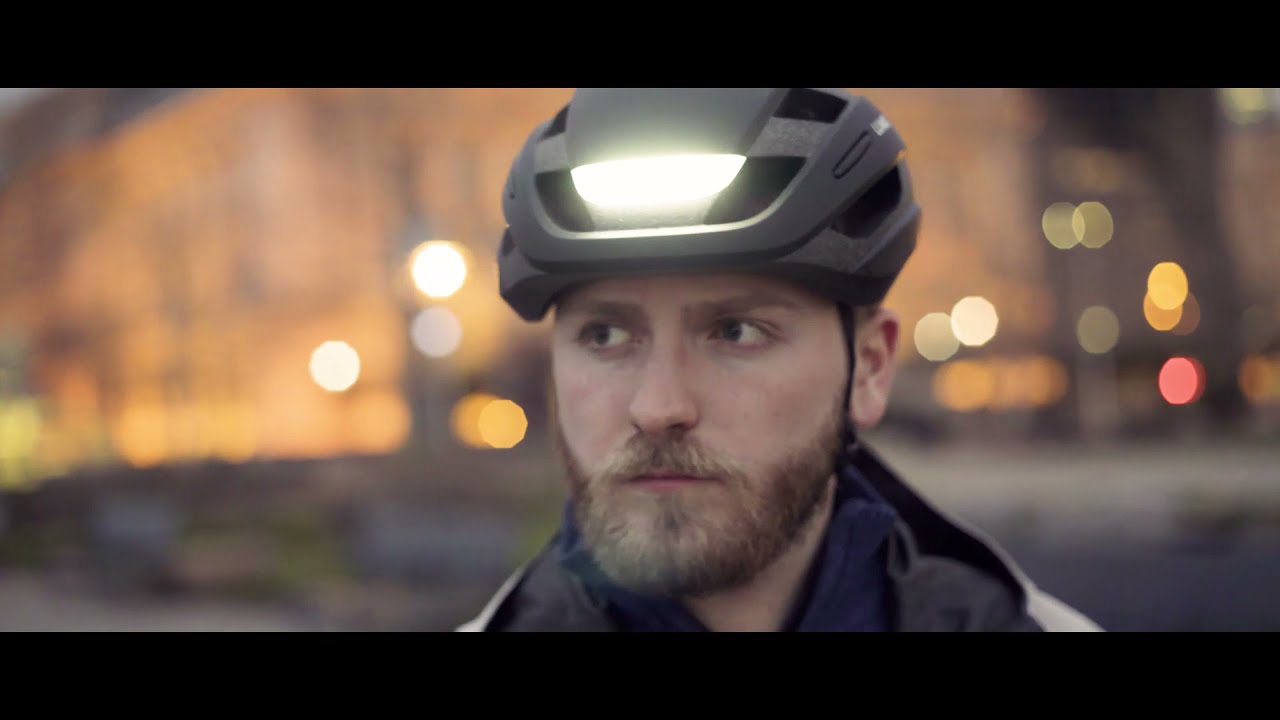 Lumos, le casque de vélo à LED avec feu stop et clignotants - Les bonnes  idées Voyage