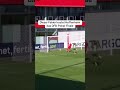 Unglück für Laura Dick. 51. Spielminute eingewechselt, zwei Minuten später Ball verfehlt. #shorts