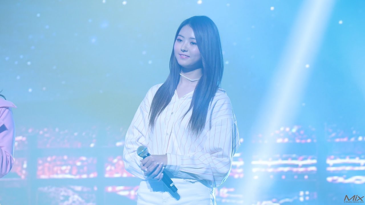 [4k] 170106 PRISTIN(프리스틴) 한여름밤의 꿀 임나영 직캠Fancam By 믹스@플레디스걸즈 콘서트 - YouTube