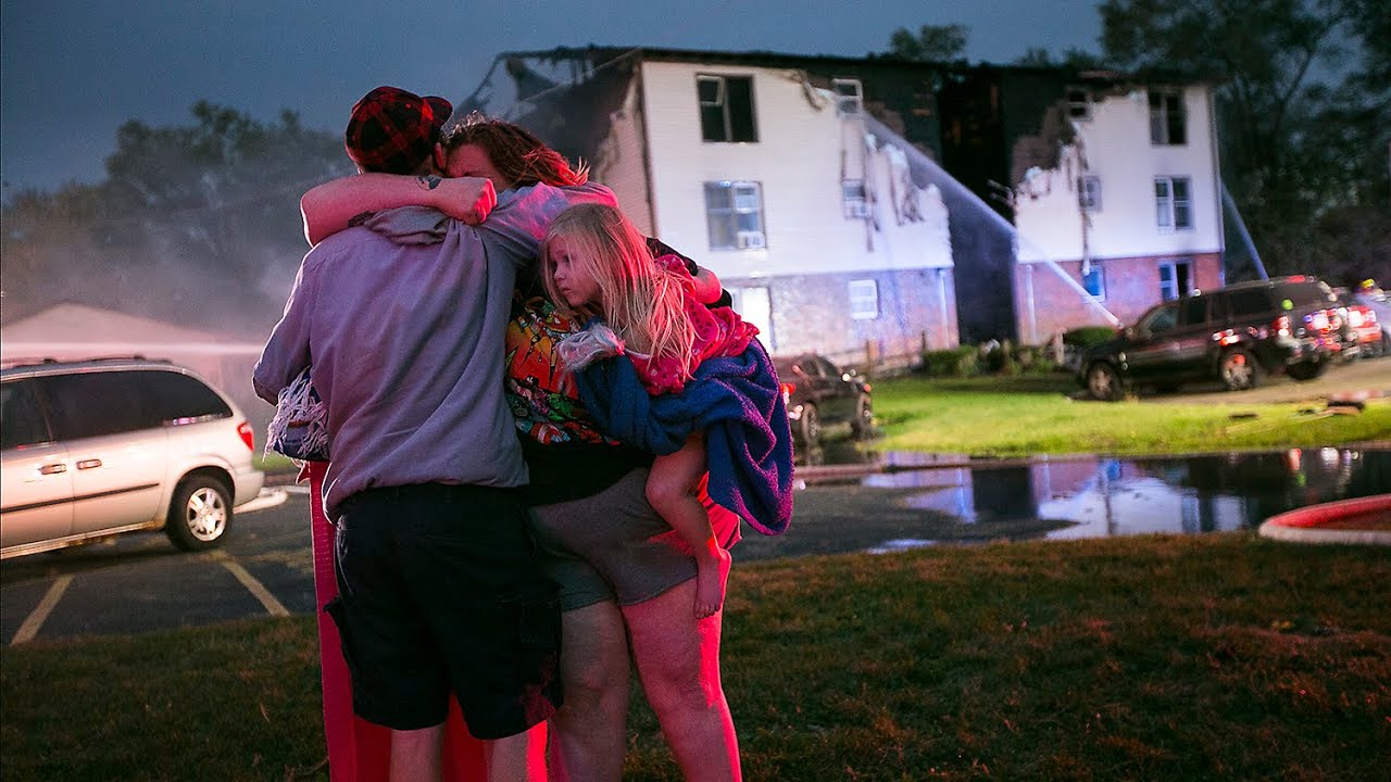 Fire destroys Loves Park apartment building