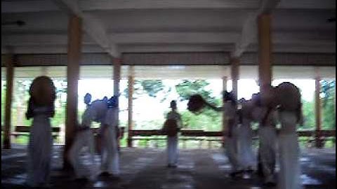 THPT PHAN NGOC HIEN - DUYỆT VAN NGHE LE 20/11/2011 - 11C8