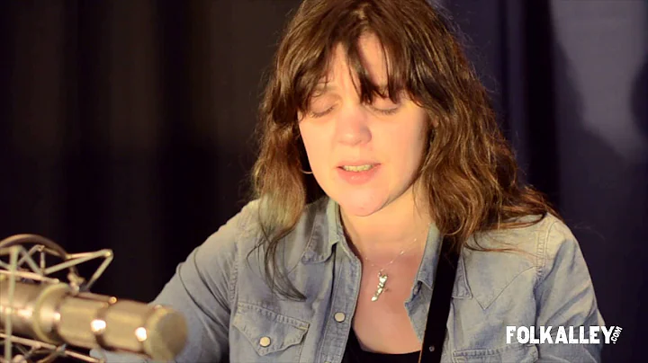 Folk Alley Sessions: Amelia Curran - "Wrecking Ball"