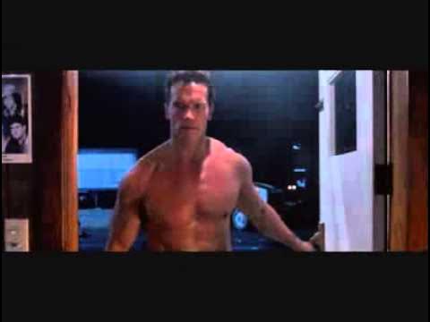 Терминатор заходит в бар. Терминатор 2 сцена в баре. Шварценеггер терминатор 2 в баре. Терминатор выходит из бара. Терминатор 2 сцена в баре.