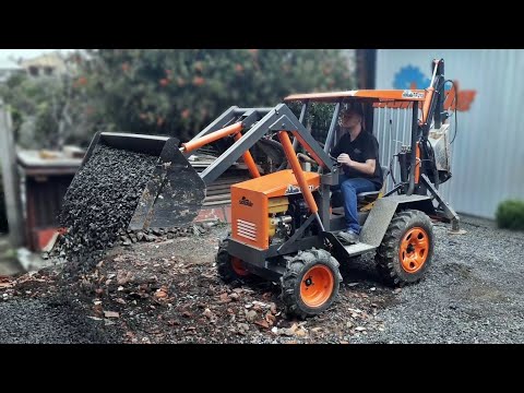 Inventor brasileiro cria mini retroescavadeira e mini escavadeira!