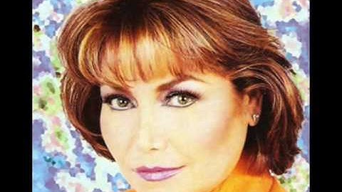 Estela Nuñez canta con Mariachi Tarde