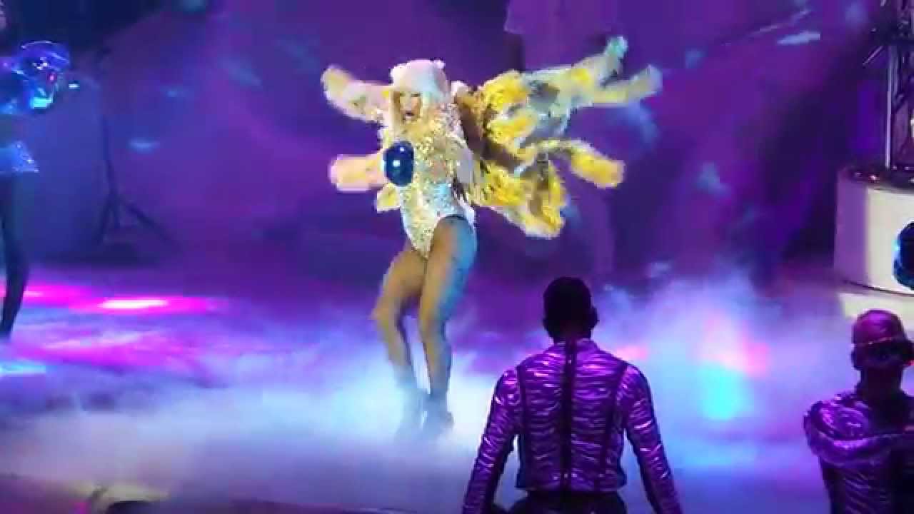Lady Gaga Live in Concert Berlin 09.10.2014 Eröffnungssong