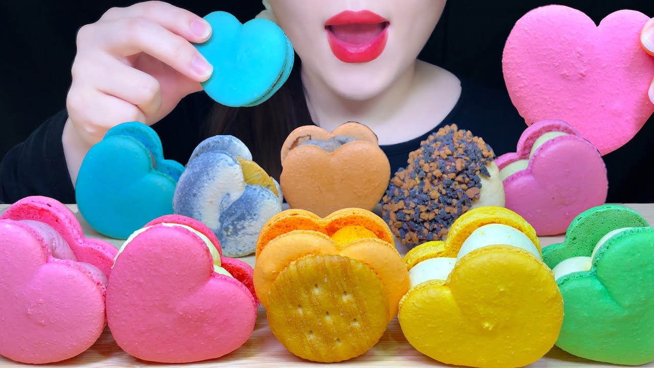ASMR LOVELY HEART MACARON*HEART-SHAPED MACARON EATING SOUNDS MUKBANG, 알록달록 하트 마카롱 먹방💖