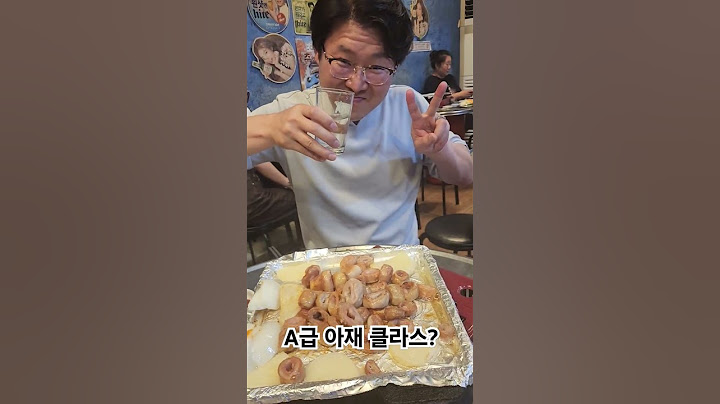 소주를 글라스에 원샷 하는 멋진 아재들의 돼지막창 술먹방, Drinking soju in a beer mug