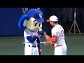 ドアラ、金メダルをかじられた後藤希友選手を前にしてボールをかじる(笑) (2021/09/21)