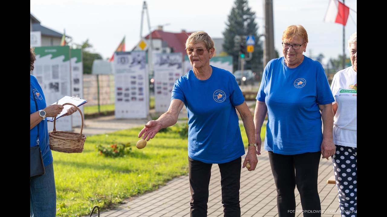 Łebcz spotkał się przy muzeum, wspomnieniach i pieczonych ziemniakach