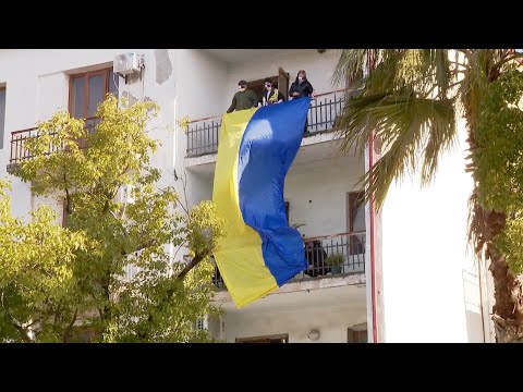 უკრაინის დროშა ფოთის მერიის შენობიდანაც გადმოიფინა 28 02 22