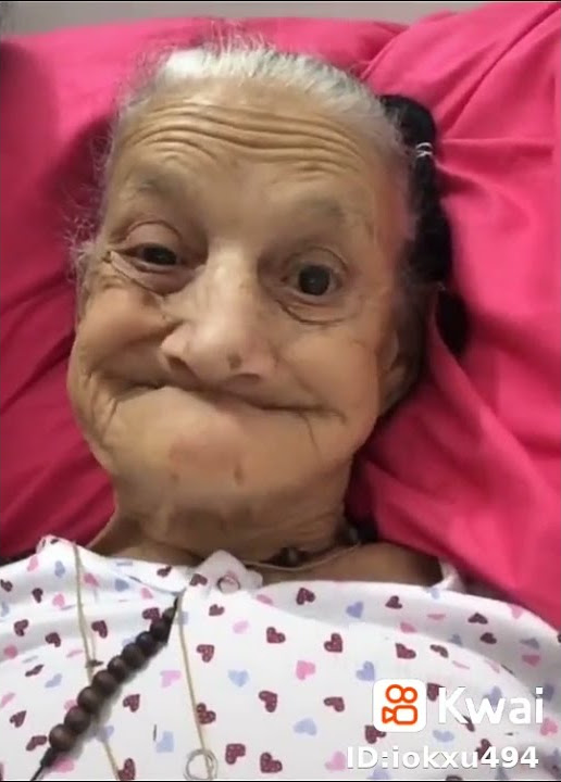 جدتي او هي تصور حالها🤣🤣