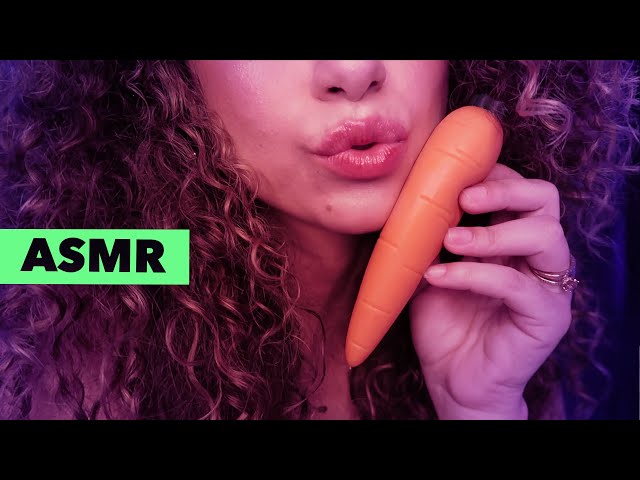ASMR BEIJANDO A CENOURINHA BEIJOQUEIRA ATÉ VOCÊ DORMIR | KISSING SAND FILLED SQUISHY CARROT👄