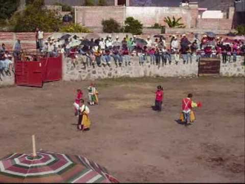 Los Enanitos Toreros en Victoria de Cortazar - par...