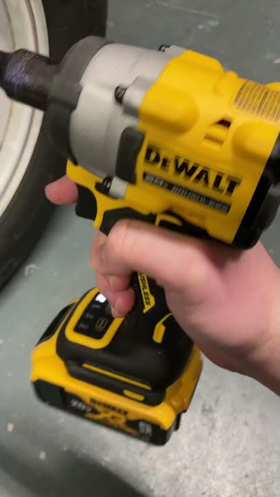 Dewalt DCF921 Compact Impact Wrench in action!