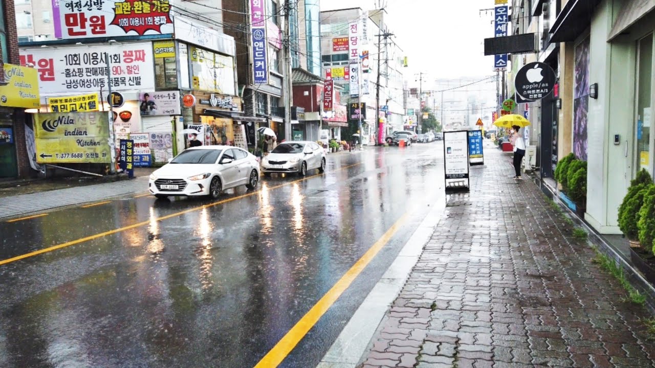 walking under heavy raindrops at Osan City, South Korea - 오산시의 폭우 속에서 걷기