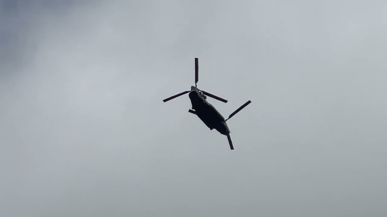A SUPER LOW flyover of a gigantic RAF Chinook at Hampstead Heath
