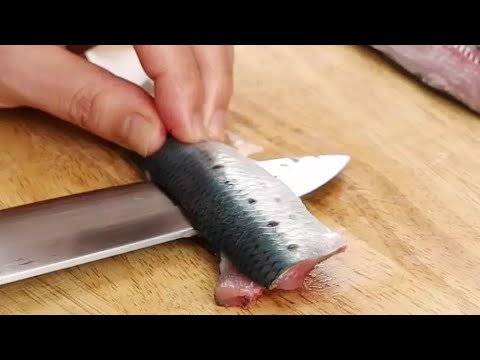 いわしの三枚おろし【やりかたのヒント】 - YouTube