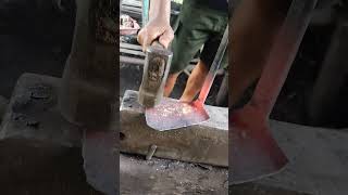 Making the fold curve of the grass tangkuit,,, #handycrafts #blacksmith
