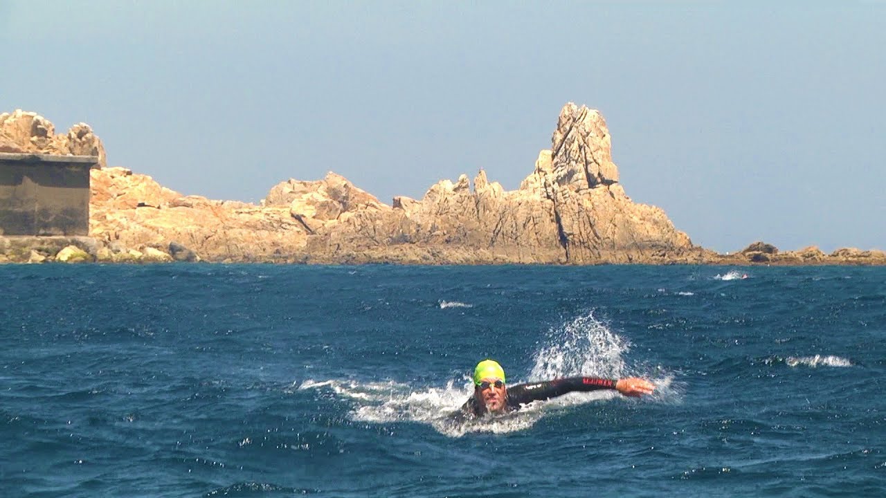 Alberto González gana la VIII Vuelta al Hacho a nado
