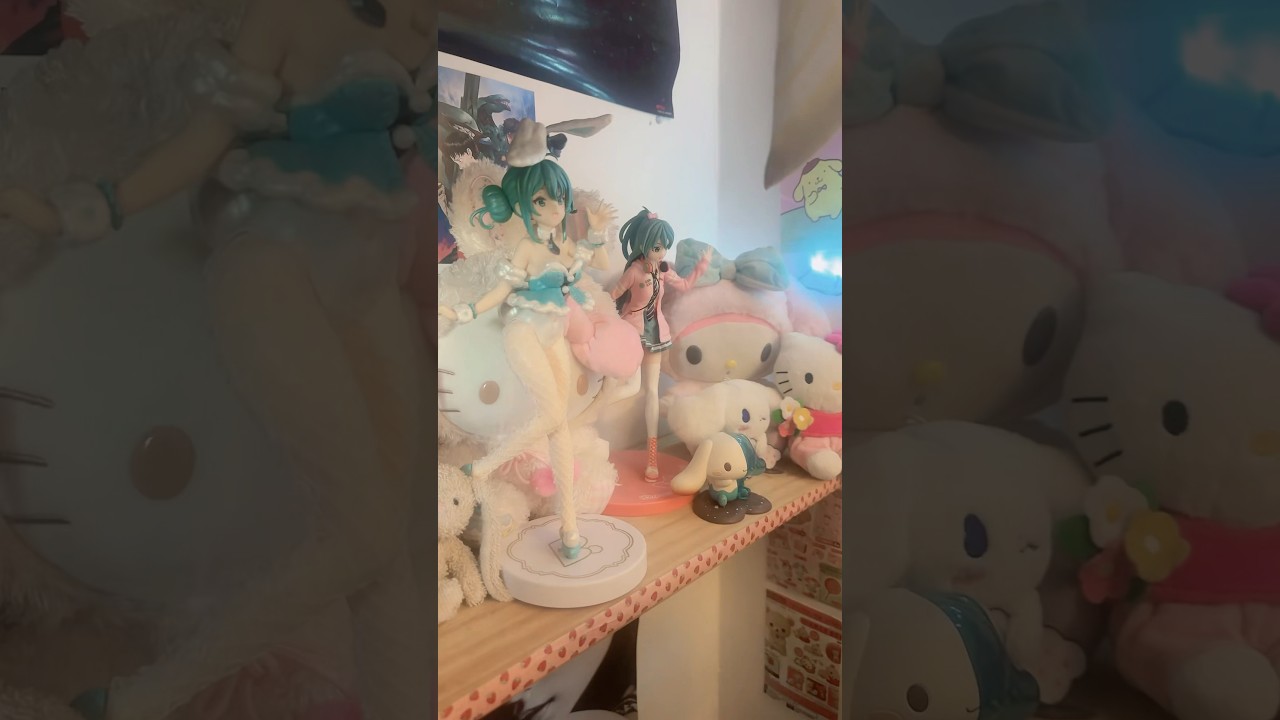 the trinkets...THEY CALL ME! #sanrio #sanriogirl #hellokitty #hatsunemiku #anime #animefigures