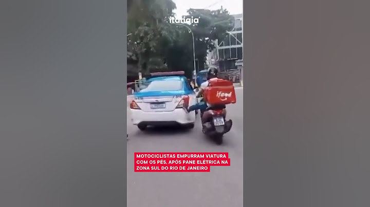 RJ: MOTOCICLISTAS EMPURRAM COM OS PÉS VIATURA DA PM QUE SOFREU PANE ELÉTRICA